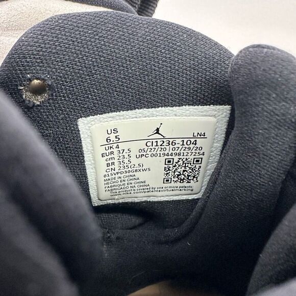 Air Jordan Women’s VIII Retro White Burgundy (CI1236-104) - Picture 2 of 13